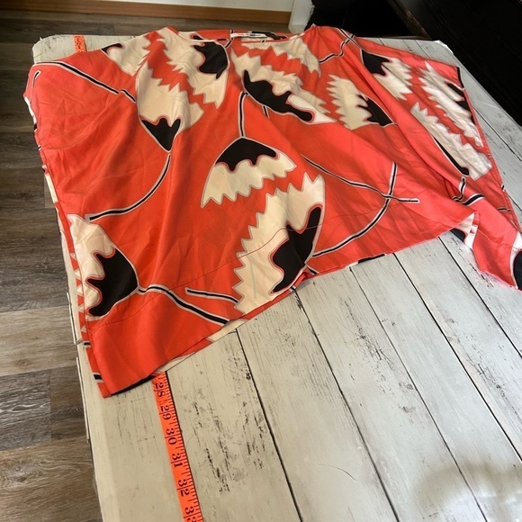 Diane von Furs ten berg Coral Floral Printed
Silk Oversized Hanky Tunic - Picture 8 of 8